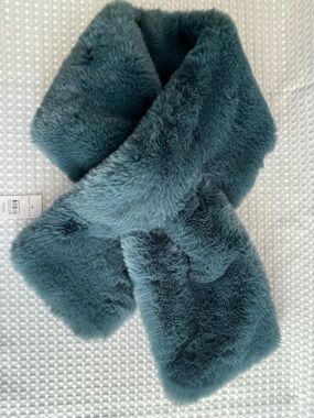 ANN TAYLOR Teal Faux Fur Pull-Through Scarf Elegant Soft Cozy Warm Winter NEW